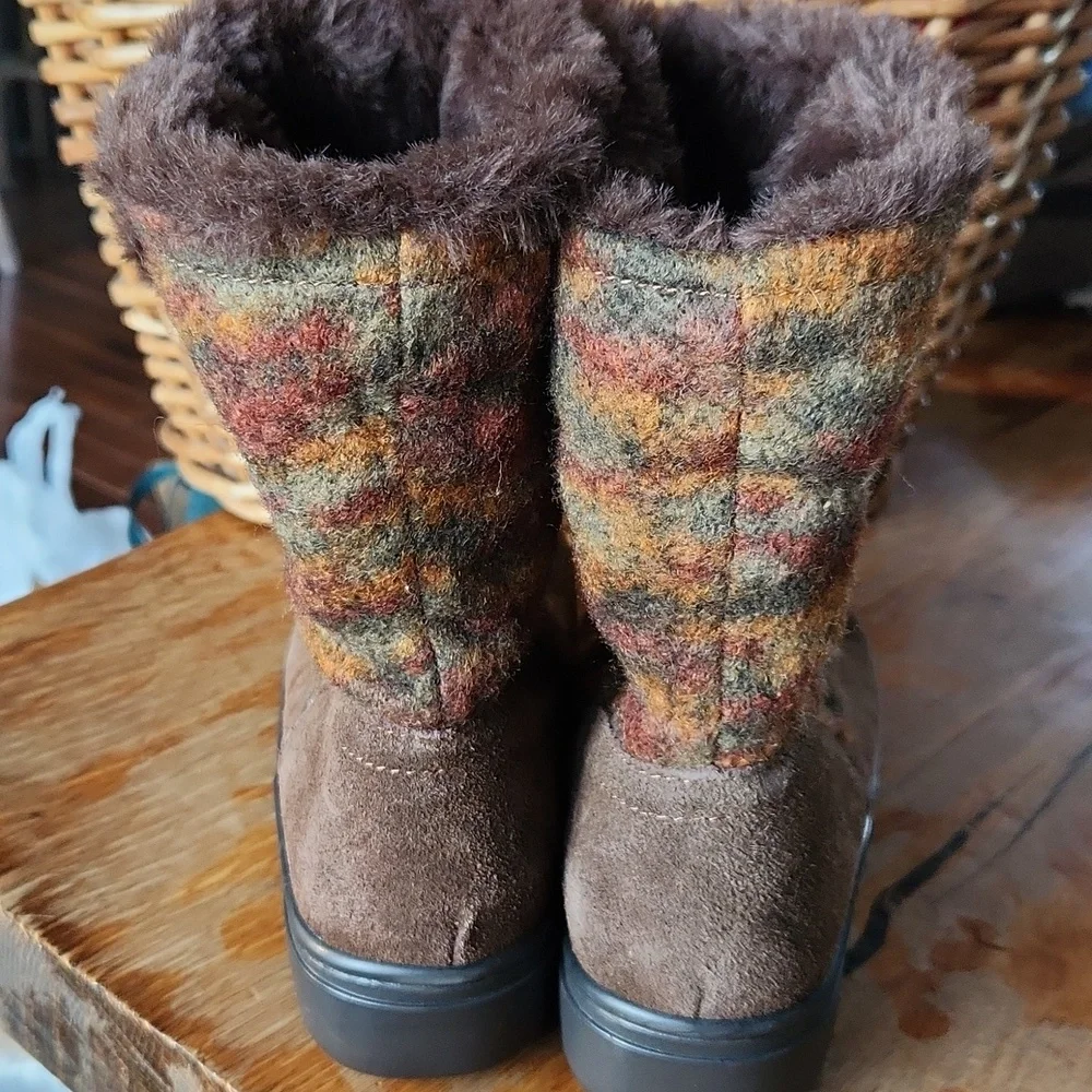 Alegria Nanook Pecan Fuzzy‎ Boots Size 36 (US 6-6.5) Brown Wooly Faux Fur Lined